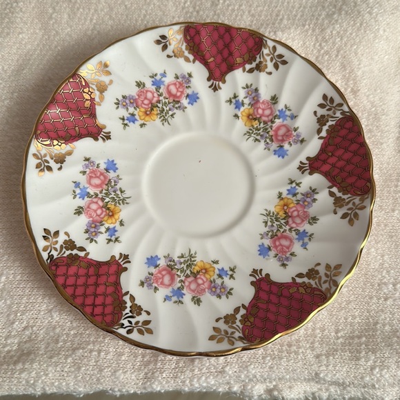 Royal Kendal ”Lady Diana” Fine Bone China Made in England Teacup and Saucer - Picture 4 of 6